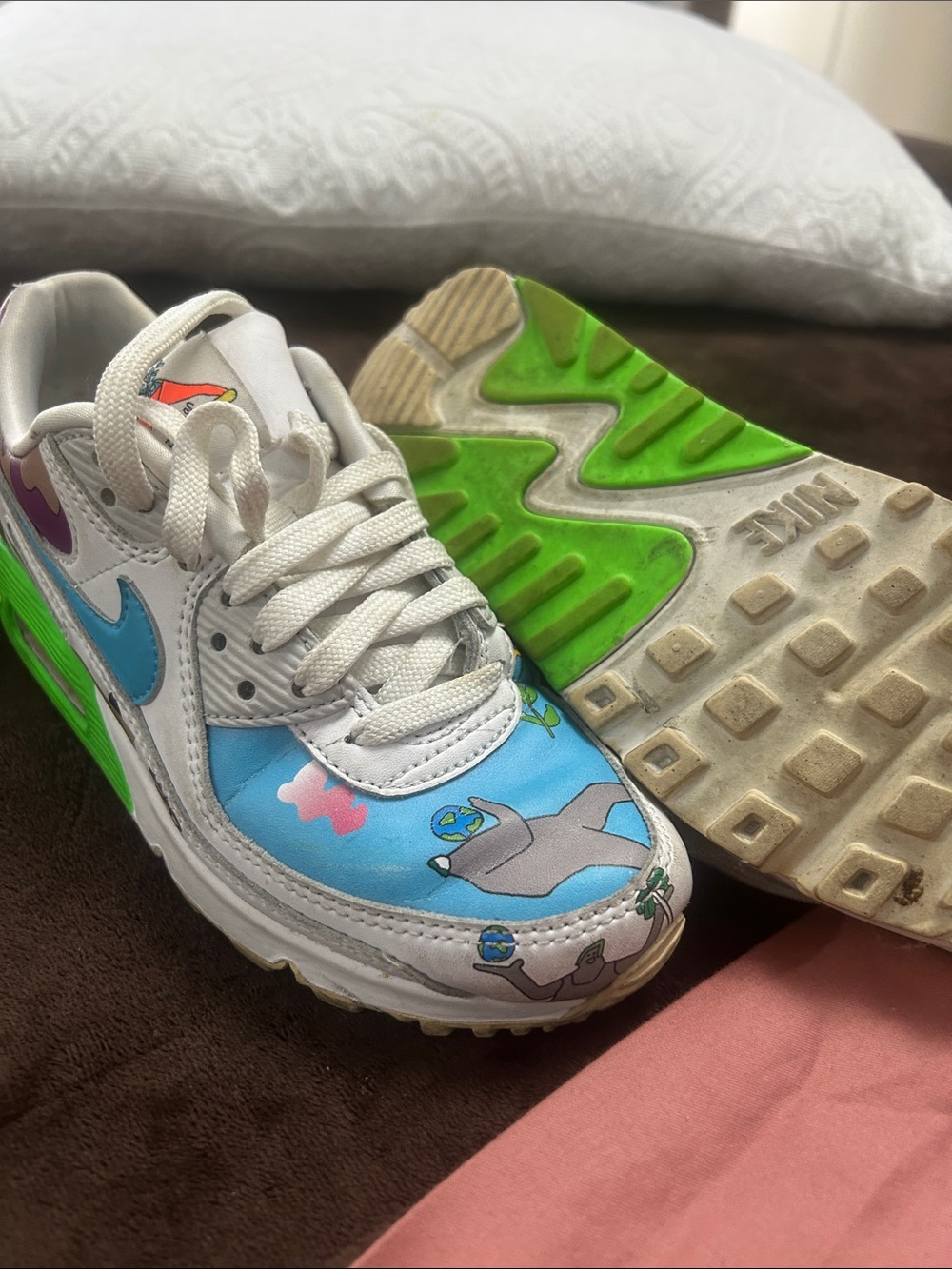 Nike Air Max Earthday everyday Sneakers iWhite with Blue, GreenYellow & Purple - Picture 3 of 7